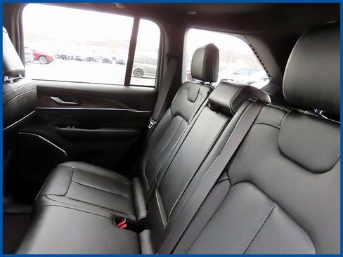 Certified 2023 Jeep Grand Cherokee Overland image 10