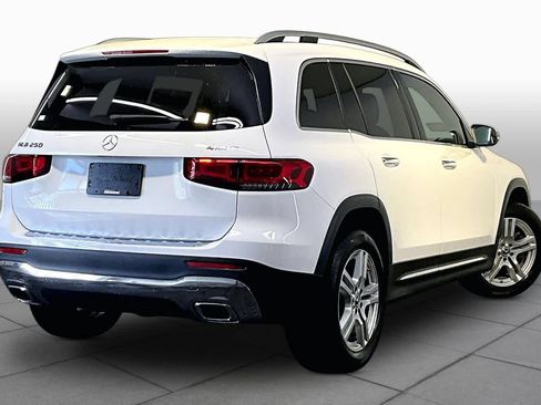 Used 2022 Mercedes-Benz GLB 250 4MATIC image 13