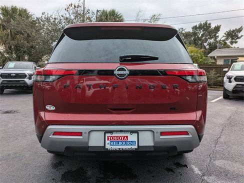 Used 2024 Nissan Pathfinder SL w/ Black Appearance Package image 5