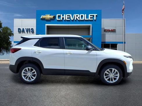 New 2026 Chevrolet TrailBlazer LS w/ LS Convenience Package AWD/4WD image 2
