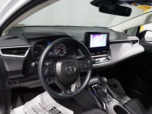Used 2025 Toyota Corolla LE FWD image 11