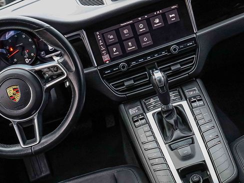 Used 2021 Porsche Macan image 20