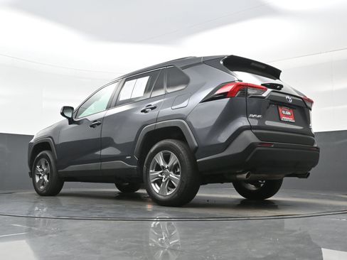 Used 2024 Toyota RAV4 LE AWD/4WD image 28