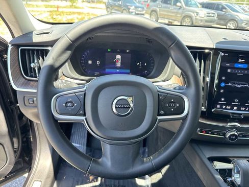 Used 2022 Volvo XC60 B5 Momentum AWD/4WD image 27