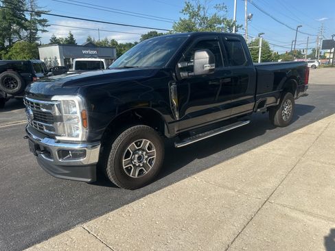 Used 2025 Ford F250 XL w/ FX4 Off-Road Package AWD/4WD image 5