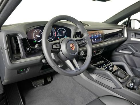 Certified 2026 Porsche Cayenne Coupe AWD/4WD image 4