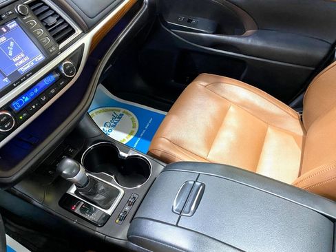 Used 2018 Toyota Highlander Limited Platinum image 15