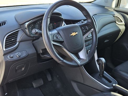Used 2022 Chevrolet Trax LT w/ LT Convenience Package image 29