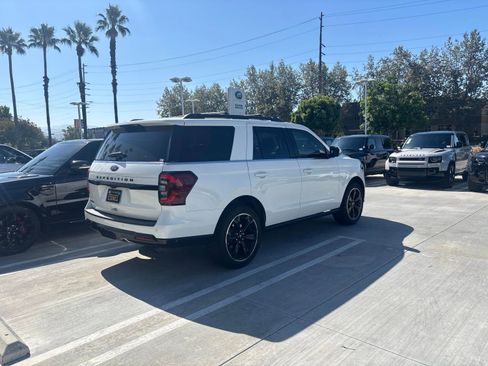 Used 2022 Ford Expedition Limited RWD image 3