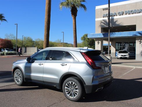 Used 2024 Cadillac XT4 Premium Luxury image 3