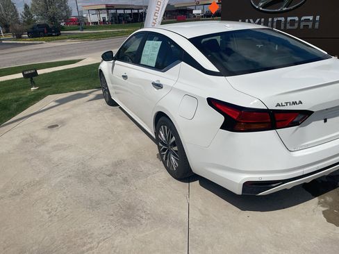 Used 2025 Nissan Altima 2.5 SV image 3