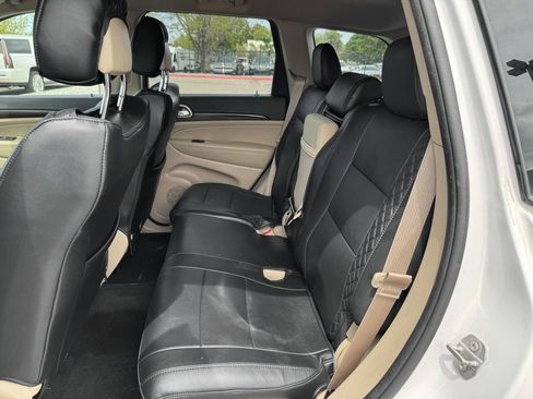 Used 2015 Jeep Grand Cherokee Laredo w/ Quick Order Package 23E AWD/4WD image 23