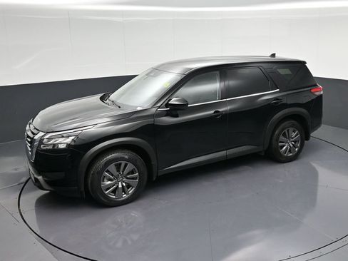 Used 2024 Nissan Pathfinder S image 27