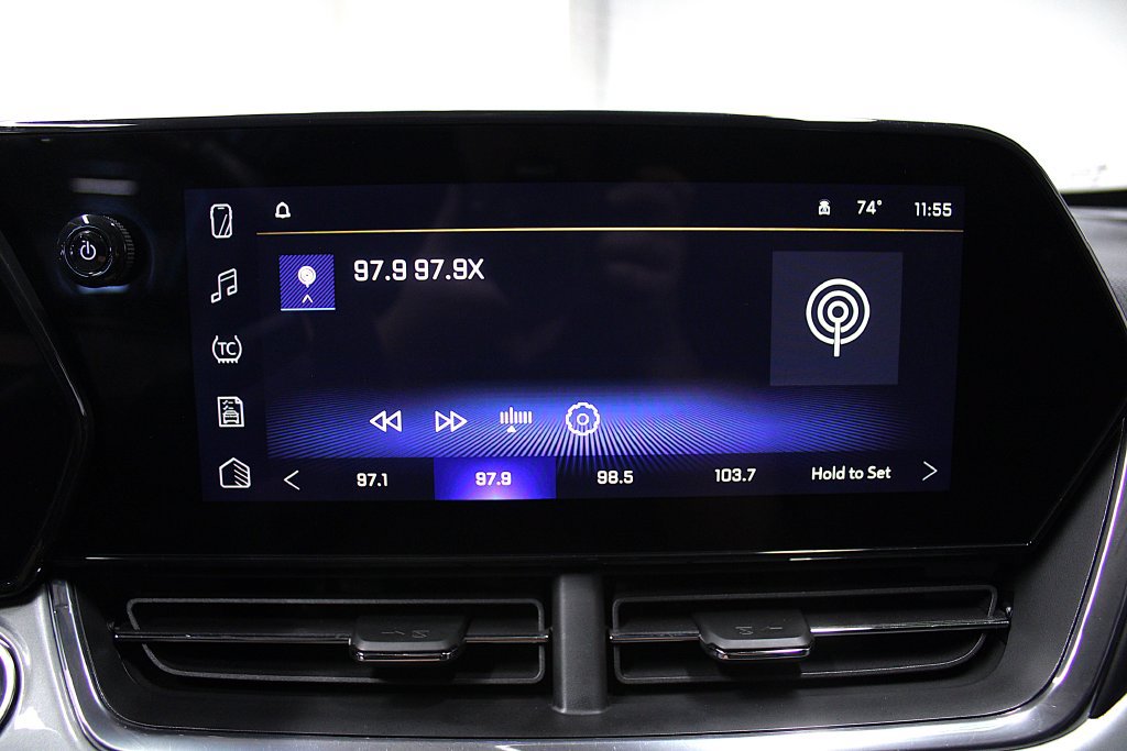 Used 2025 Chevrolet Trax LT w/ LT Convenience Package FWD image 17