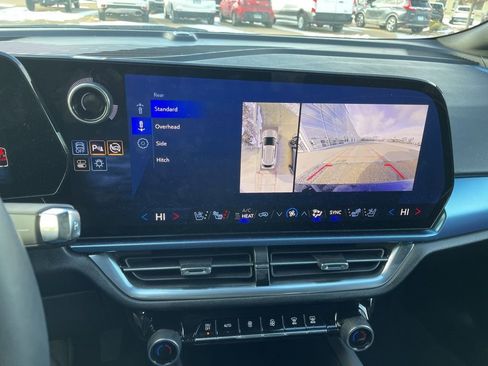 Used 2024 Chevrolet Equinox EV LT image 20