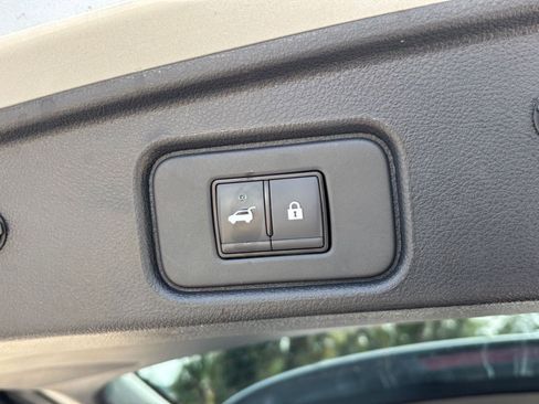 Used 2025 Nissan Pathfinder SV image 23