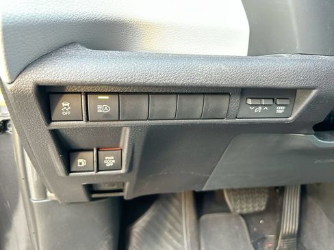Used 2025 Toyota Sienna XLE FWD image 14