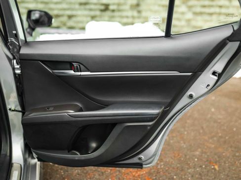 Certified 2022 Toyota Camry SE w/ Convenience Package image 17