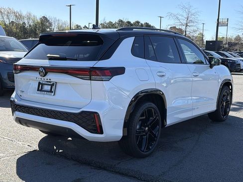 New 2026 Volkswagen Tiguan SE R-Line image 5