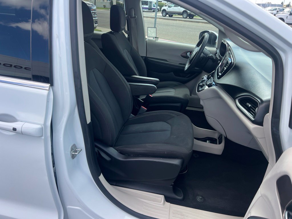 Used 2023 Chrysler Voyager LX FWD image 27