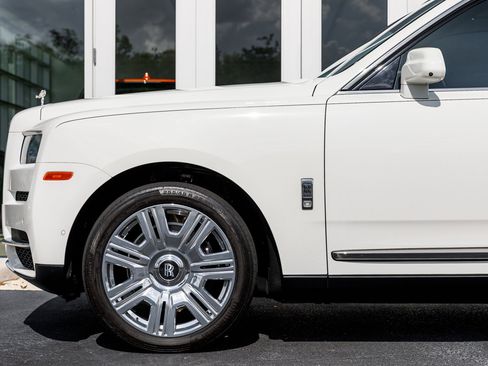 Certified 2023 Rolls-Royce Cullinan AWD/4WD image 6