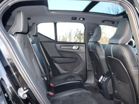 Used 2022 Volvo XC40 P8 Recharge Plus AWD/4WD image 35