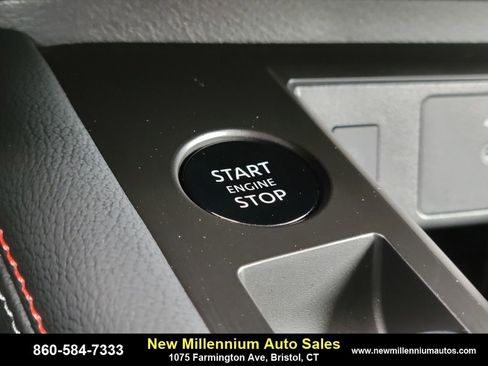 Used 2025 Nissan Kicks SR image 24