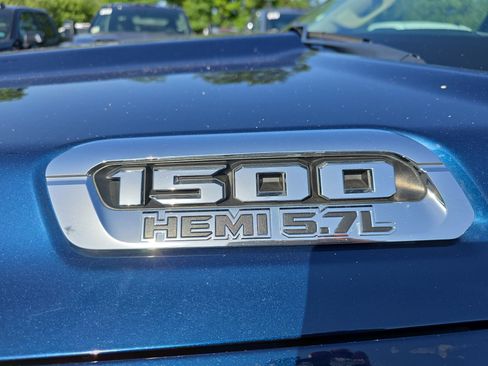Used 2019 RAM 1500 Laramie AWD/4WD image 11