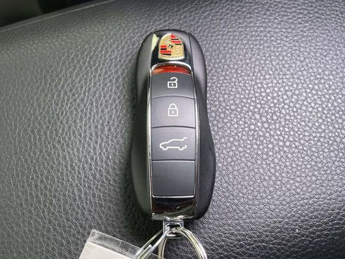 Used 2025 Porsche Macan image 45