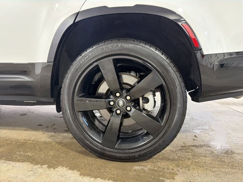 Used 2024 Land Rover Defender 130 X-Dynamic SE image 30