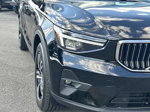 Used 2023 Volvo XC40 B5 Plus AWD/4WD image 13
