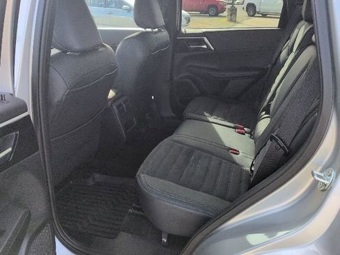 Used 2024 Mitsubishi Outlander SE image 5