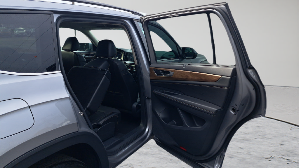 Used 2024 Volkswagen Atlas SE AWD/4WD image 25