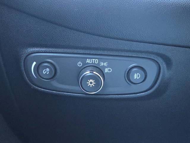 Used 2018 Chevrolet Equinox Premier FWD image 27