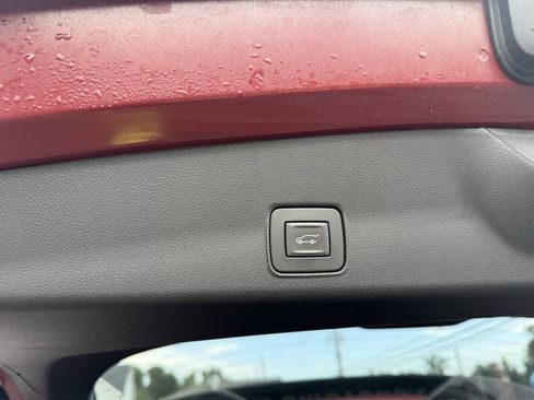 Used 2024 Chevrolet TrailBlazer LT w/ Convenience Package FWD image 12