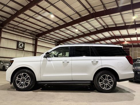 Used 2025 Ford Expedition Active AWD/4WD image 8