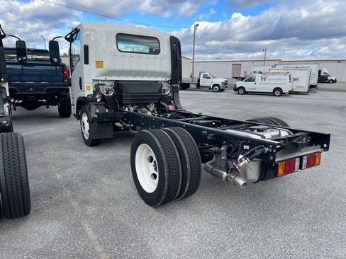 New 2025 Chevrolet Low Cab Forward image 4