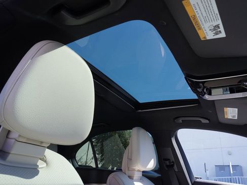 Used 2025 Mercedes-Benz C 300 Sedan image 13