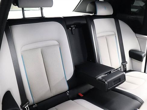 Used 2022 Rolls-Royce Cullinan w/ Cullinan Package AWD/4WD image 32