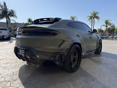 Used 2025 Lamborghini Urus SE AWD/4WD image 8