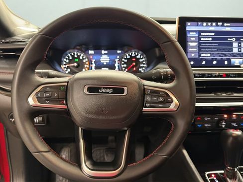 Used 2025 Jeep Compass Trailhawk AWD/4WD image 12