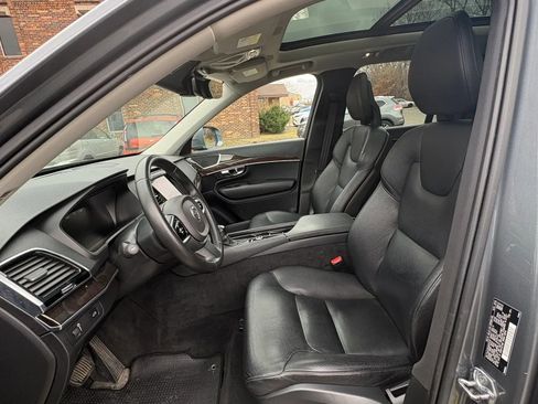 Used 2016 Volvo XC90 T6 Momentum w/ Momentum Plus Package image 21