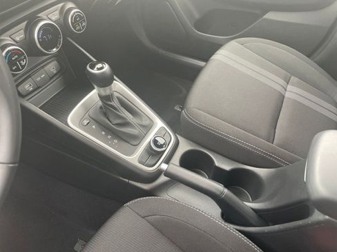 Used 2025 Hyundai Venue SEL image 36