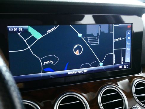 Used 2018 Mercedes-Benz E 300 4MATIC image 30