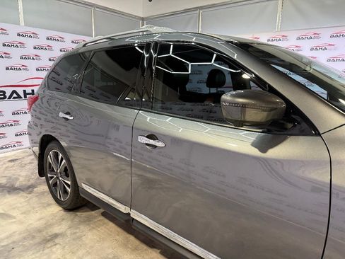 Used 2020 Nissan Pathfinder Platinum image 9