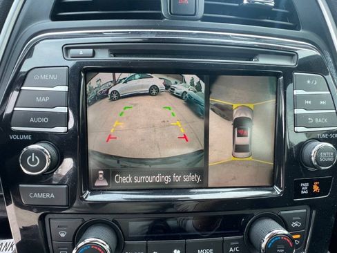 Used 2023 Nissan Maxima SR w/ Sport Mat Group FWD image 18