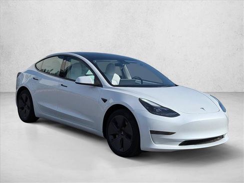 Used 2023 Tesla Model 3 Standard Range RWD image 3