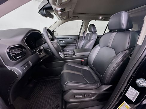 Used 2023 Honda Pilot Touring image 13