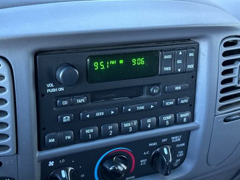 Used 2002 Ford F150 XLT image 18