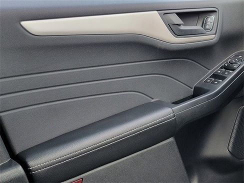 Certified 2022 Ford Escape SE image 37